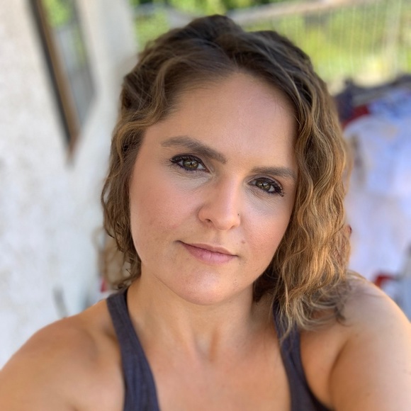 Meet your Posher, Elizabeth - Picture 1 of 1